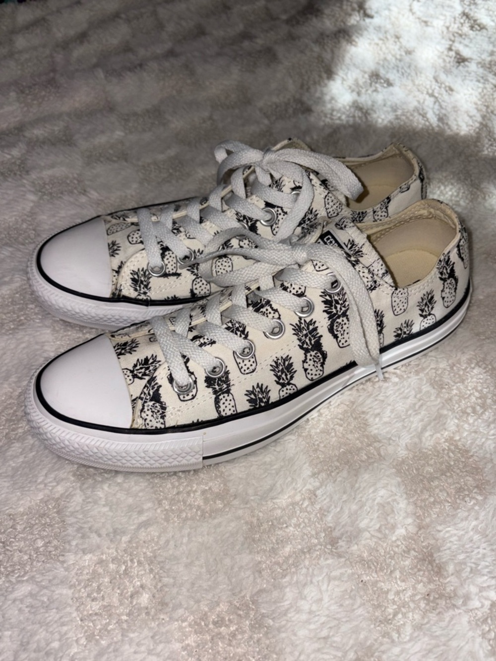 Women’s Converse All Star Pineapple Print Canvas Sneakers White/Black • Size 8